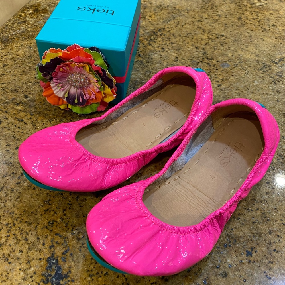 FLASH SALE: NIB Neon Hot Pink Tieks